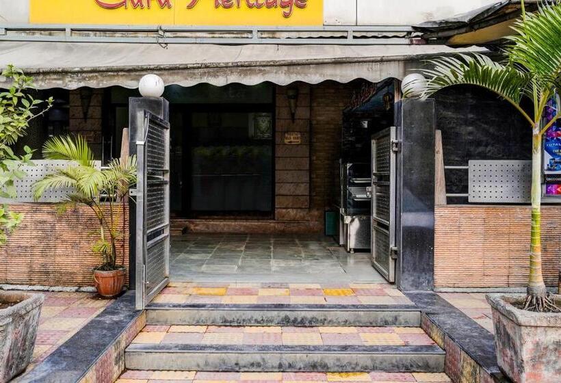 בית מלון כפרי Collection O Guru Heritage Kalamboli