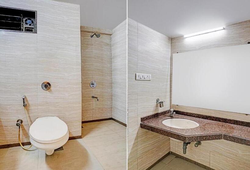 בית מלון כפרי Collection O Guru Heritage Kalamboli