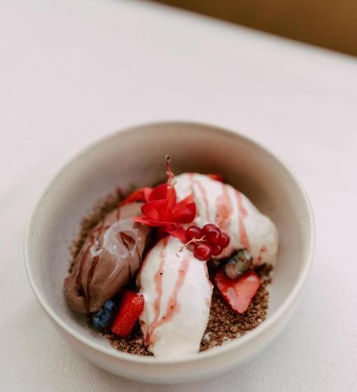 Grand View Hotel & Suites Copou