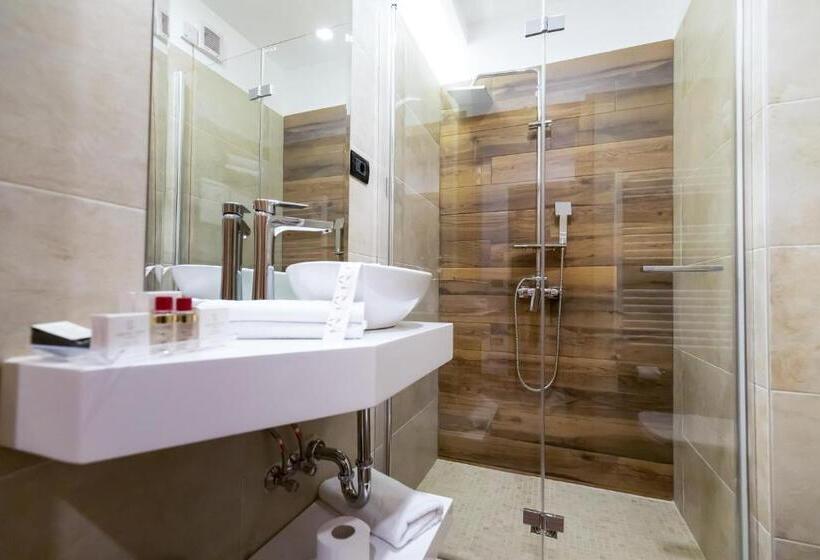 Grand View Hotel & Suites Copou