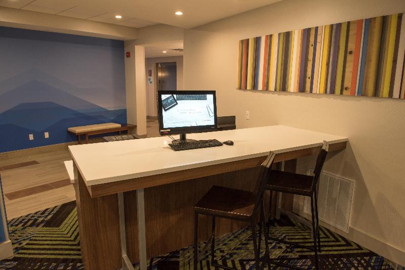 Отель Holiday Inn Express & Suites   Louisville N   Jeffersonville, An Ihg