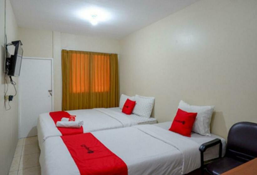 Отель Reddoorz Near Rsud Kudus