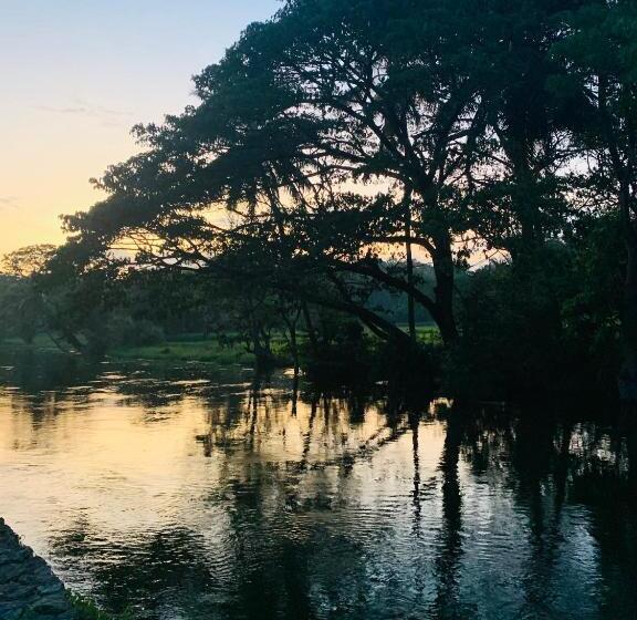 فندق Sethway Village