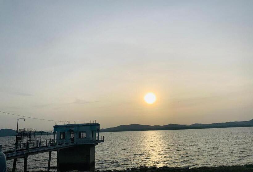 בית מלון כפרי Sethway Village