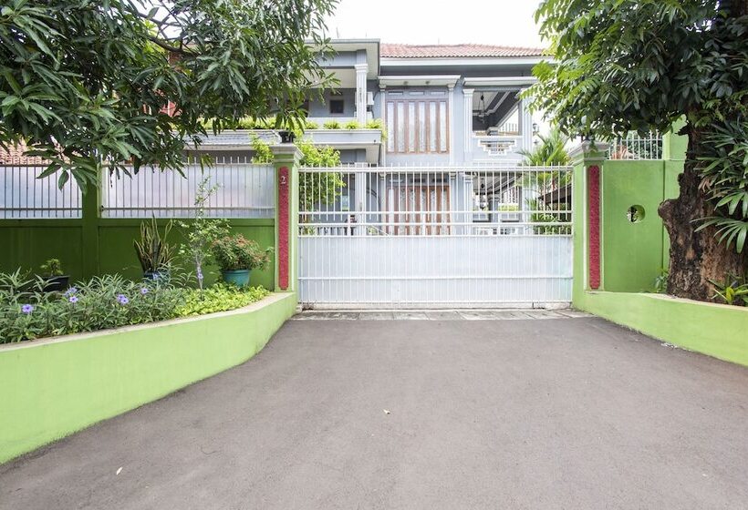 Отель Spot On 3961 Fico S Residence Syariah