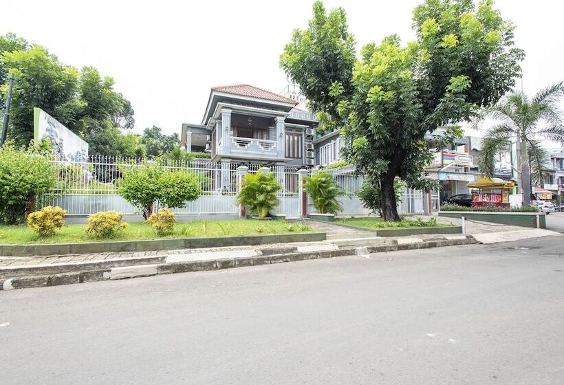 Отель Spot On 3961 Fico S Residence Syariah