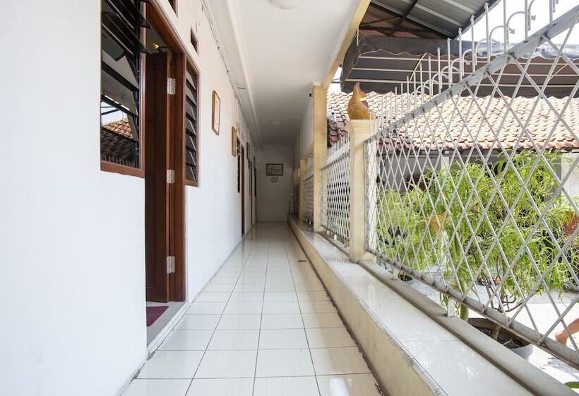 Отель Spot On 3961 Fico S Residence Syariah