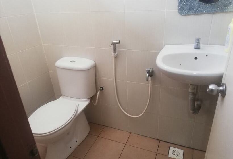 בית מלון כפרי Spot On 90095 Slk