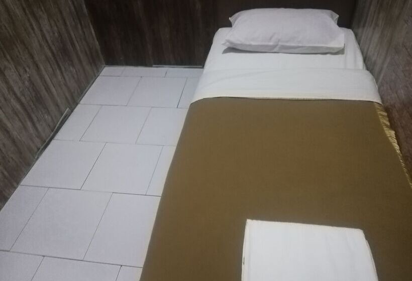 בית מלון כפרי Spot On 90095 Slk