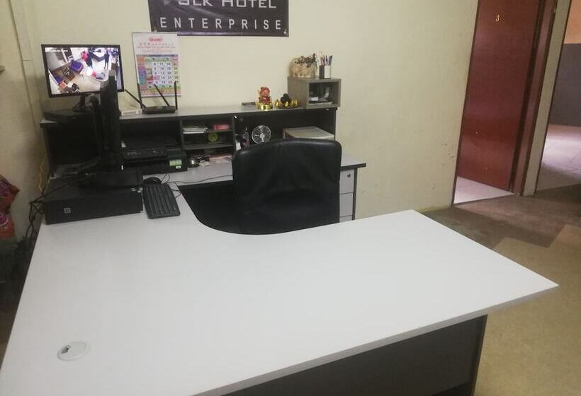 בית מלון כפרי Spot On 90095 Slk