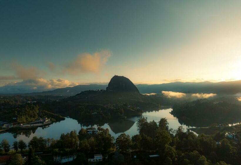 Отель The Boato