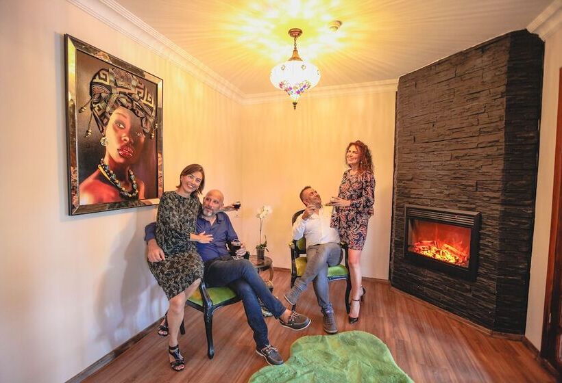 酒店 The Red Witch Boutique