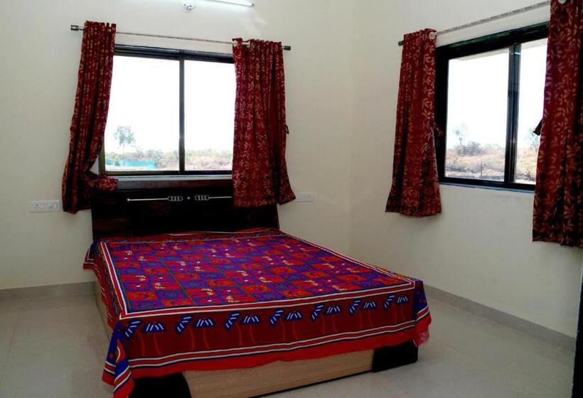 בית מלון כפרי Vasant Villa