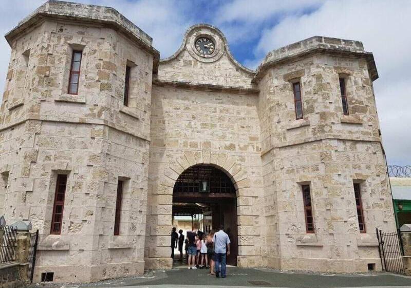 Warders Hotel Fremantle Markets