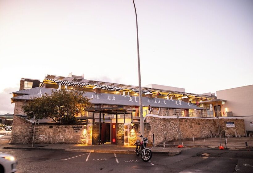 Warders Hotel Fremantle Markets