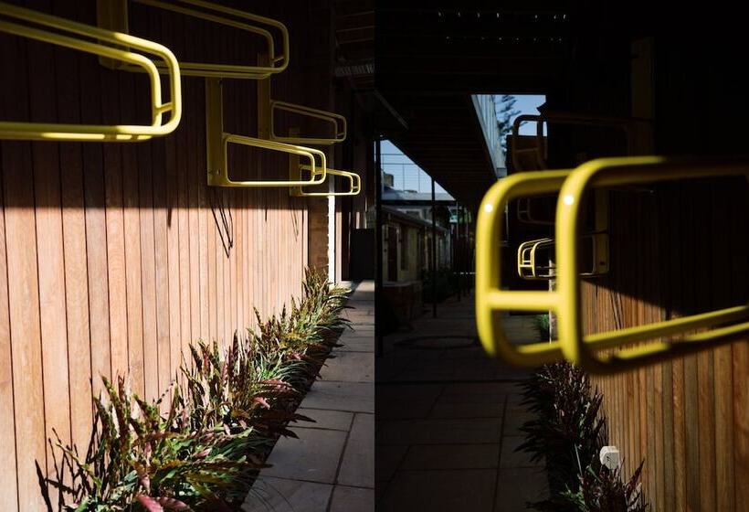 Warders Hotel Fremantle Markets