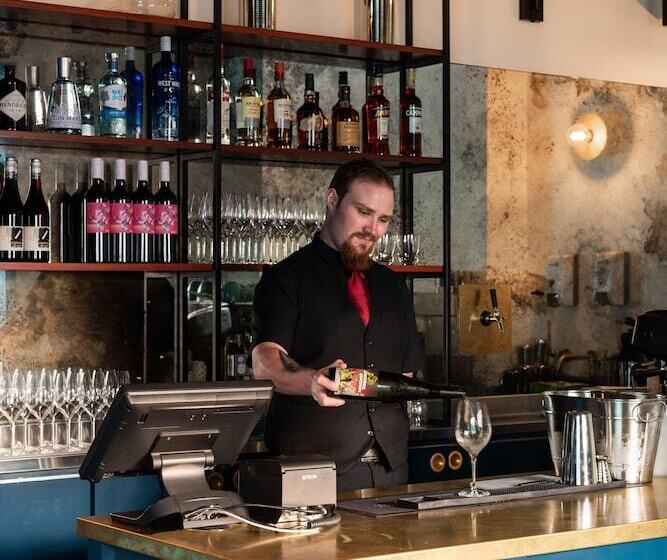 Warders Hotel Fremantle Markets