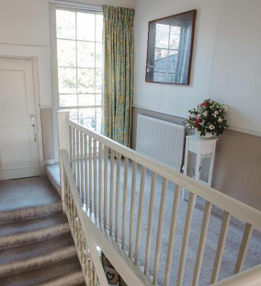 ペンション Ashburton Court