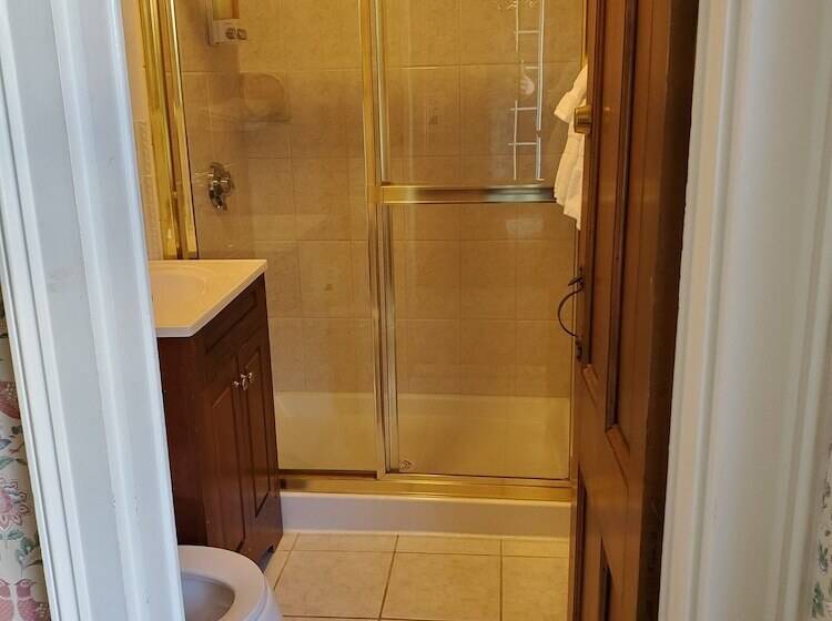 بنسيون The Rugosa Guest House