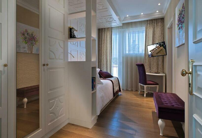 Tritone Luxury Hotel Thermae & Spa