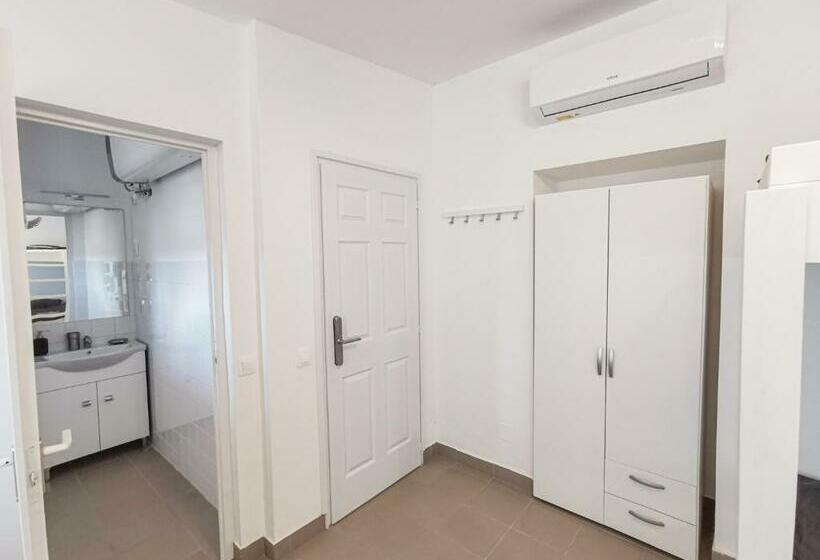 הוסטל Greenfield Apartman