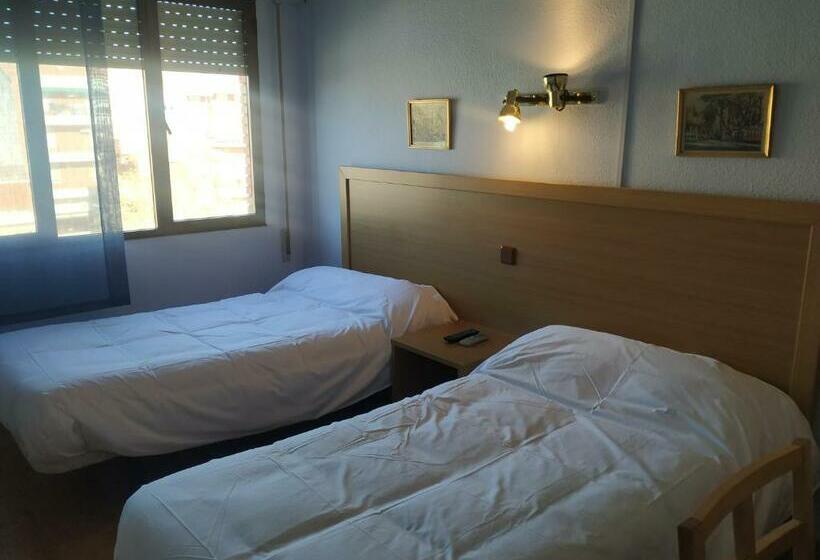 فندق صغير Hostal Agripino Y Restaurante Asiático