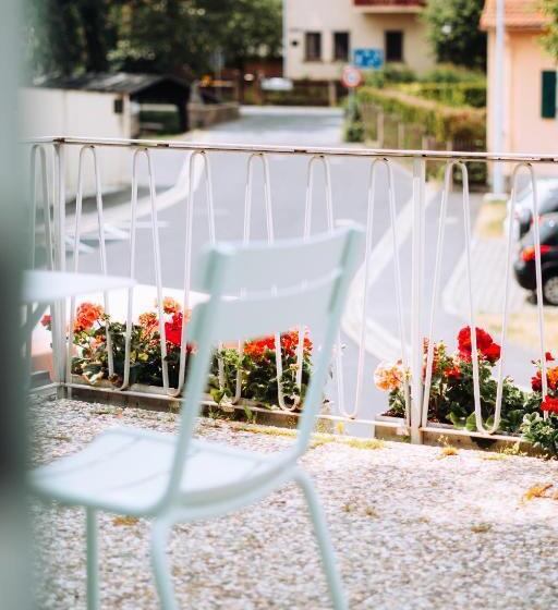 ユースホステル Molo Rouge