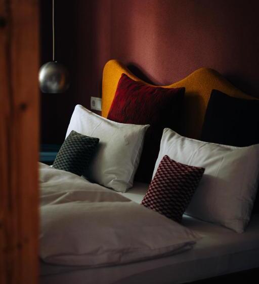 ユースホステル Molo Rouge