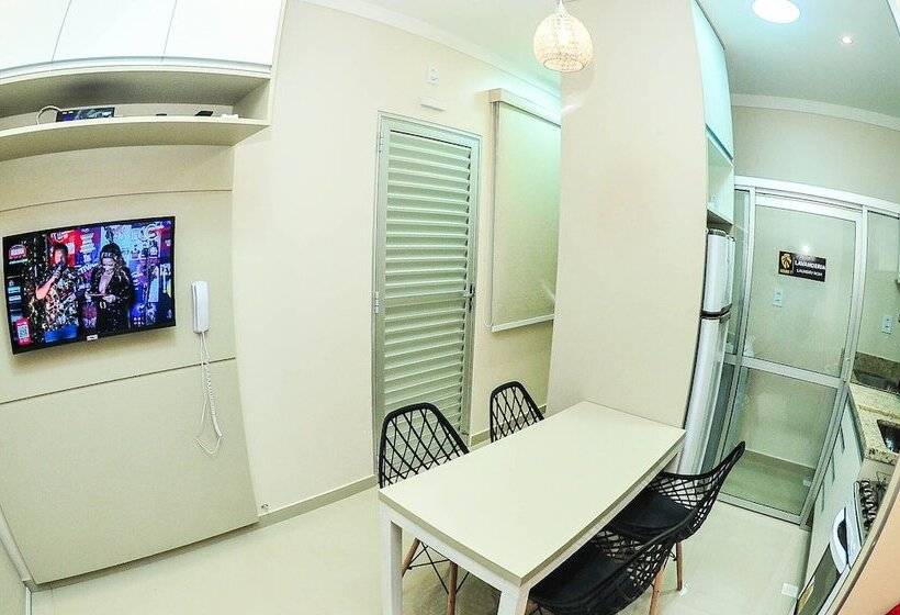 Arenna 7 Hostel & Studios