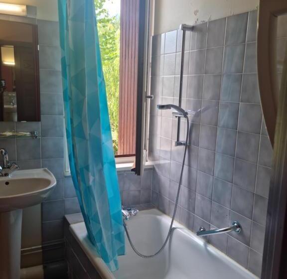 مبيت وإفطار Au Pont De La Ginéze