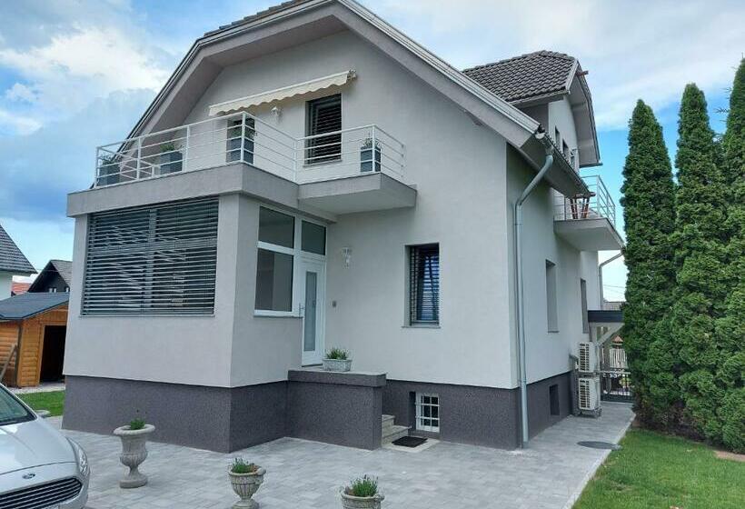 تختخواب و صبحانه Vila Eva Lesce   Bled