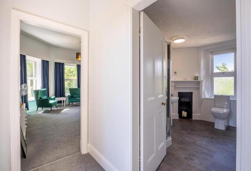 Cosy Wolf Bed & Breakfast