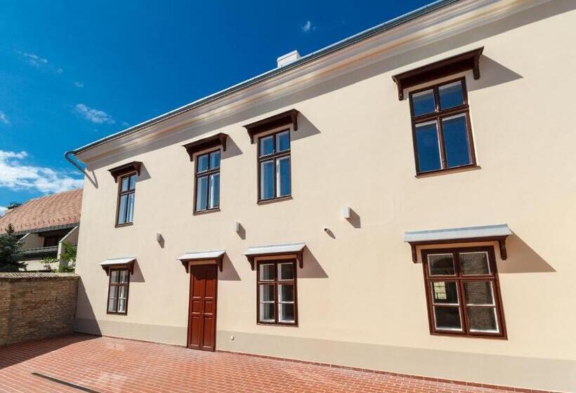 Domus Peregrini Apartmanok