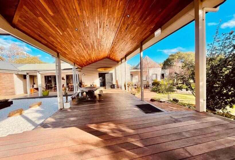 Grape Juice Retreat Rustic Romantic Gateway 5mins To Beaches & Town