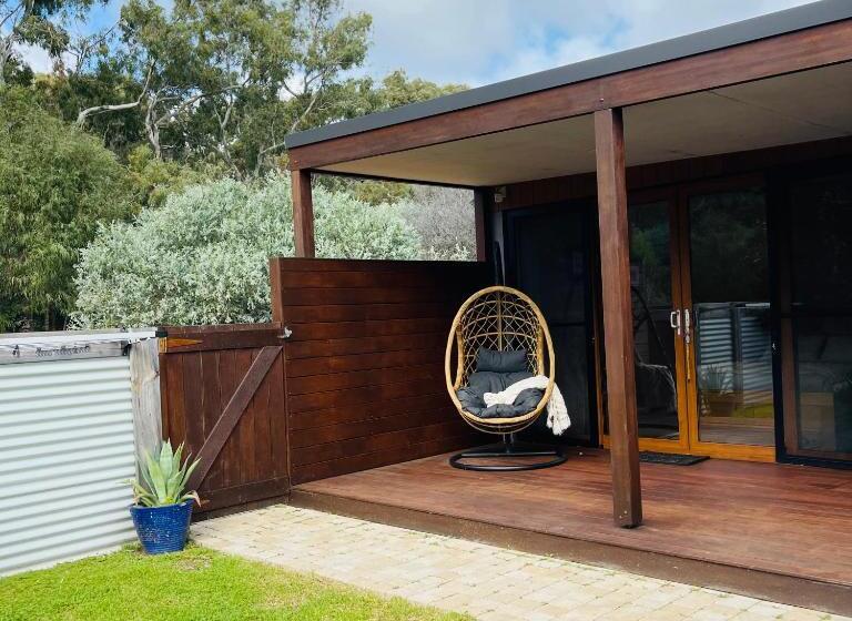 Grape Juice Retreat Rustic Romantic Gateway 5mins To Beaches & Town