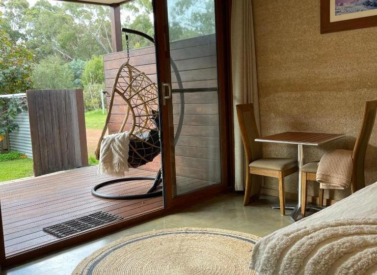 Grape Juice Retreat Rustic Romantic Gateway 5mins To Beaches & Town