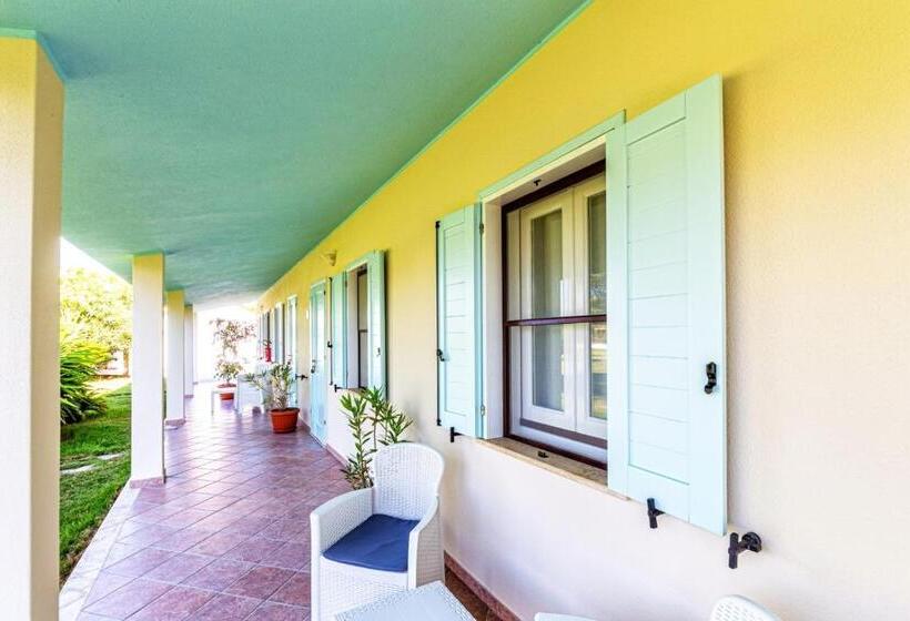 Отель Agriturismo Is Cortillaris