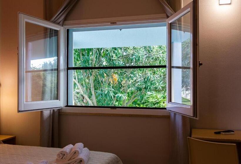 Отель Agriturismo Is Cortillaris