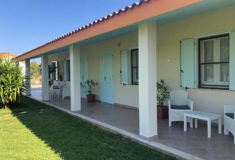 Отель Agriturismo Is Cortillaris