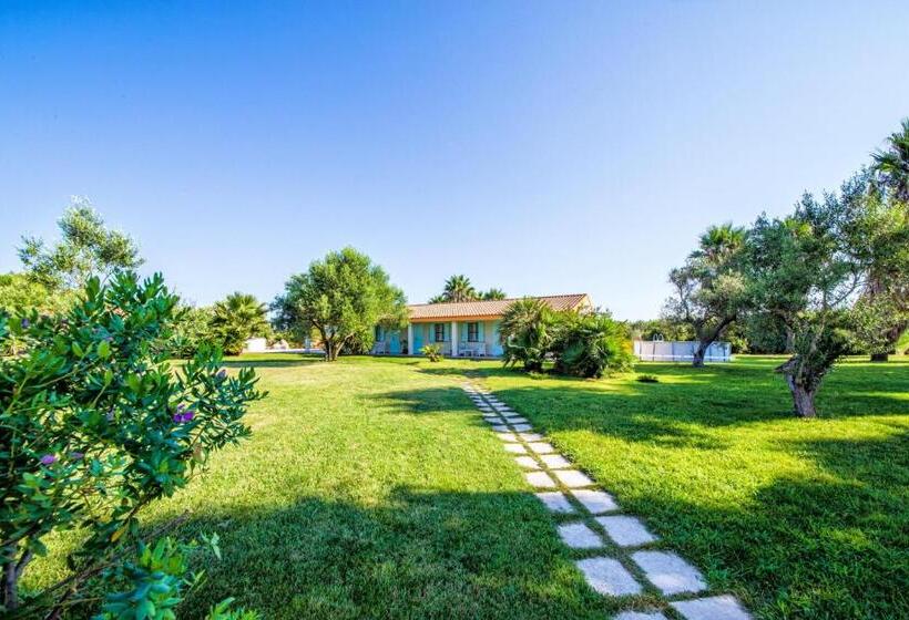 Отель Agriturismo Is Cortillaris