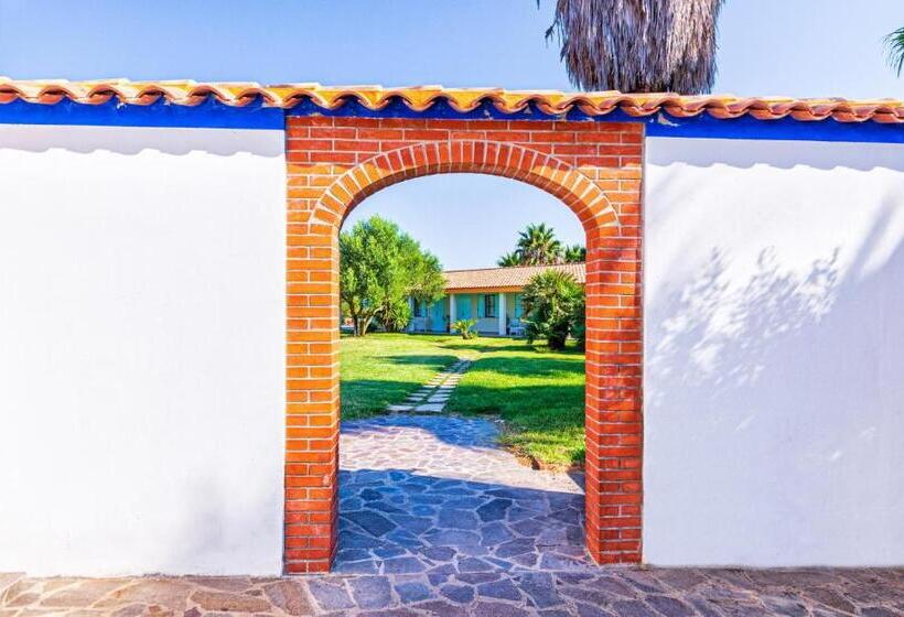 Отель Agriturismo Is Cortillaris