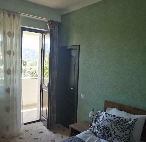 ホテル Agropensiunea Ozon