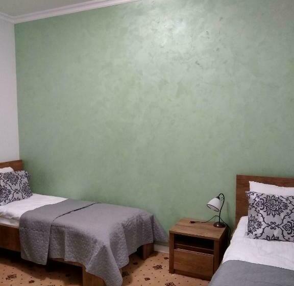 ホテル Agropensiunea Ozon