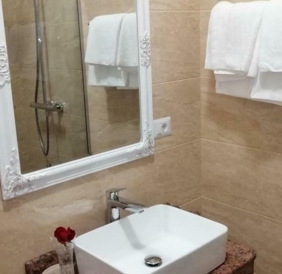 ホテル Agropensiunea Ozon