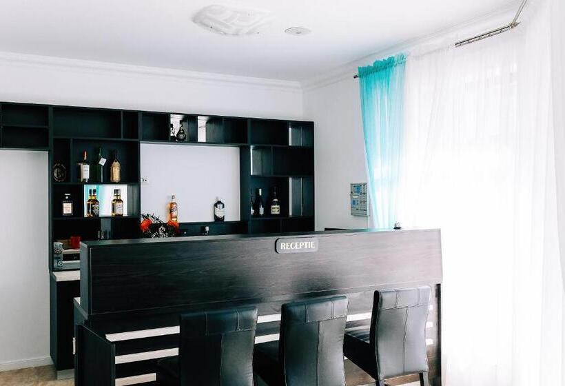 ホテル Agropensiunea Ozon