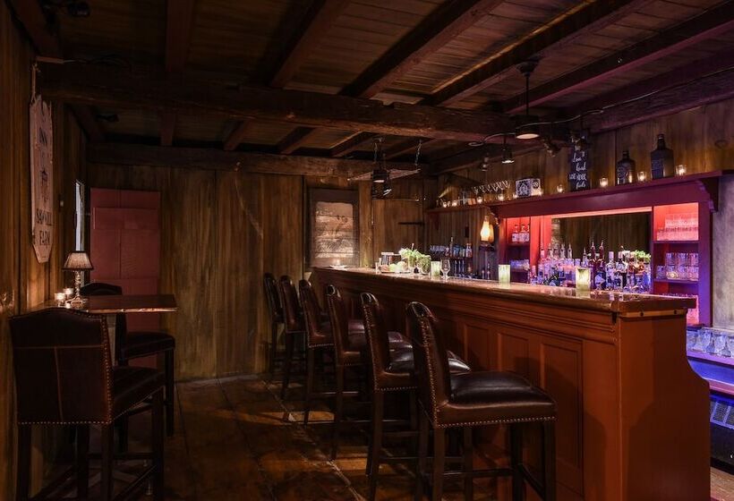 هتل Farm Road Estate