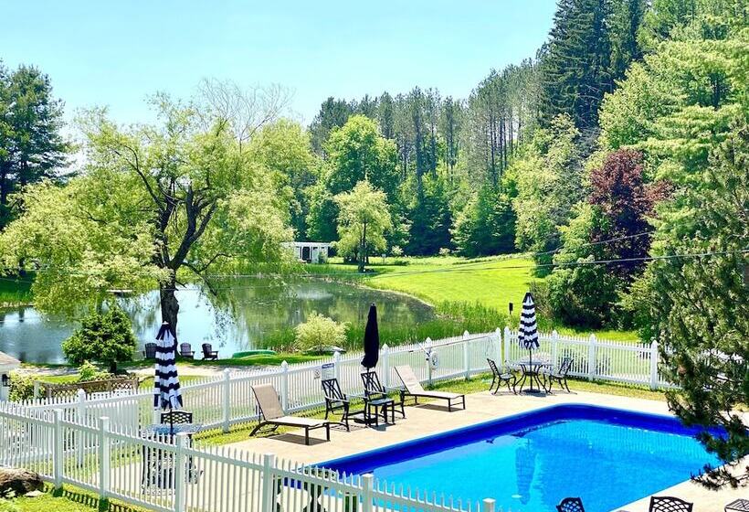 هتل Farm Road Estate