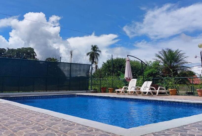 בית מלון כפרי Hôtel Pez Gallo