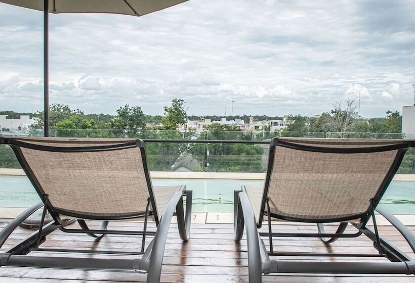 Moonshine Tulum Hotel & Hostel