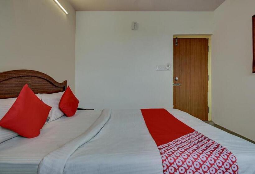 בית מלון כפרי Oyo 75132 K N Residency